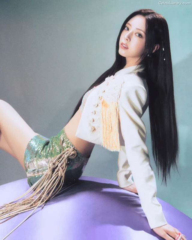 Yuna - ITZY (유나, Shin Yu Na) photo 15 of 1698