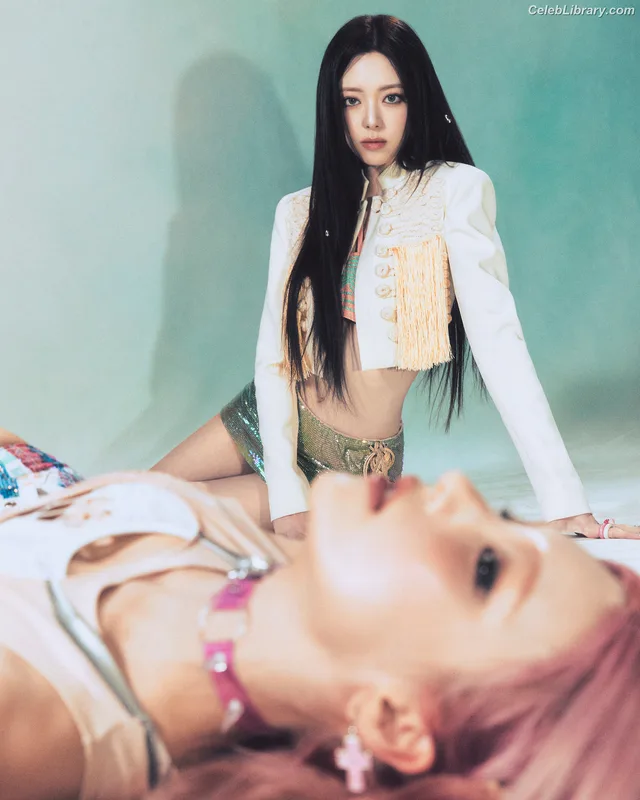 Yuna - ITZY (유나, Shin Yu Na) photo 16 of 1698