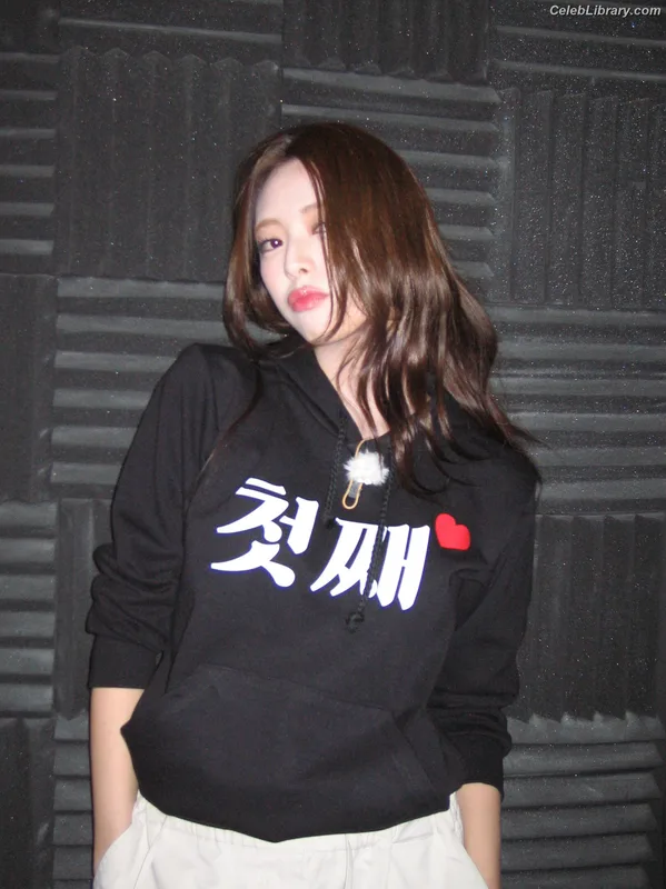 Yuna - ITZY (유나, Shin Yu Na) photo 17 of 1698