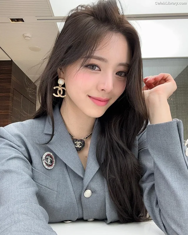 Yuna - ITZY (유나, Shin Yu Na) photo 19 of 1698