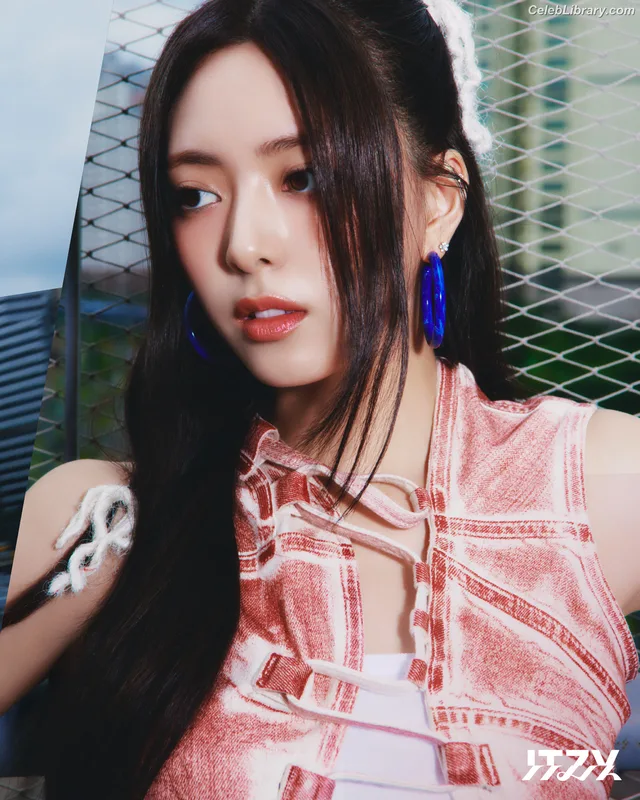 Yuna - ITZY (유나, Shin Yu Na) photo 22 of 1698