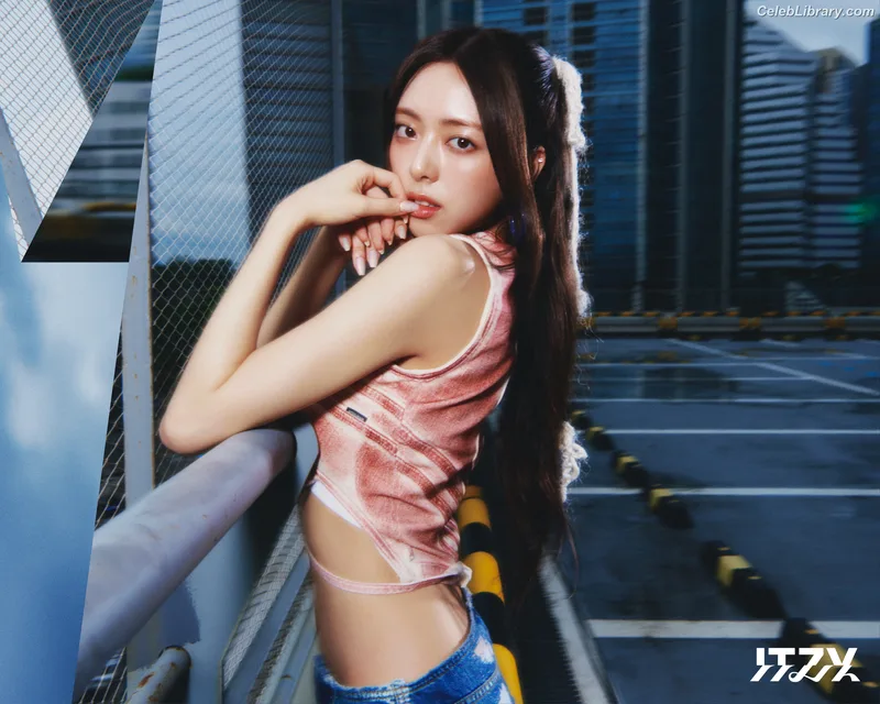 Yuna - ITZY (유나, Shin Yu Na) photo 23 of 1698