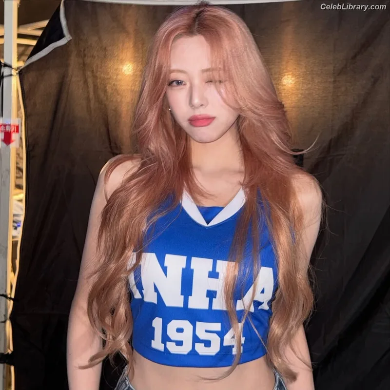 Yuna - ITZY (유나, Shin Yu Na) photo 4 of 1698