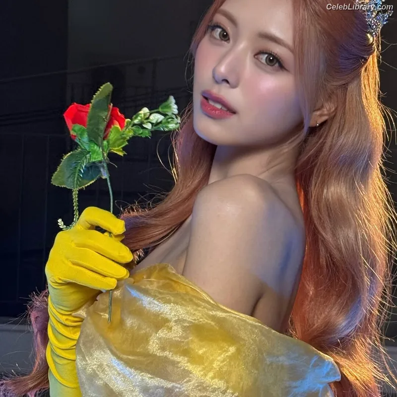 Yuna - ITZY (유나, Shin Yu Na) photo 5 of 1698