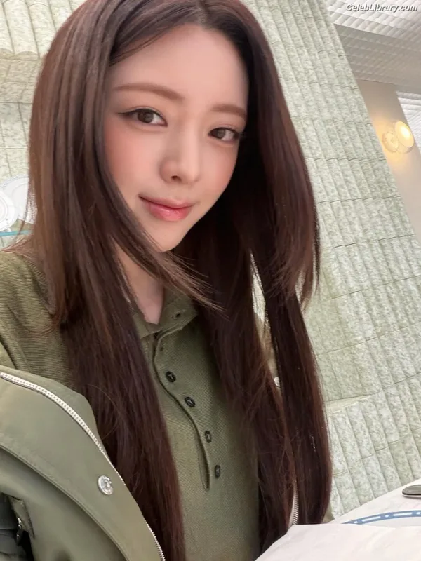 Yuna - ITZY (유나, Shin Yu Na) photo 8 of 1698