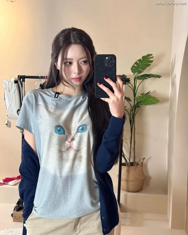 Yuna - ITZY (유나, Shin Yu Na) photo 10 of 1698