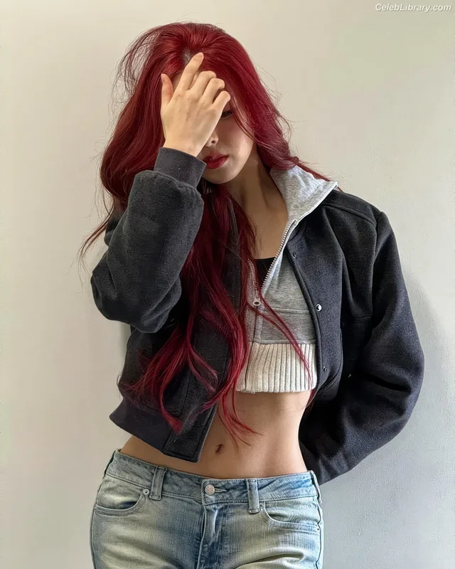Yuna - ITZY (유나, Shin Yu Na) photo 15 of 1698