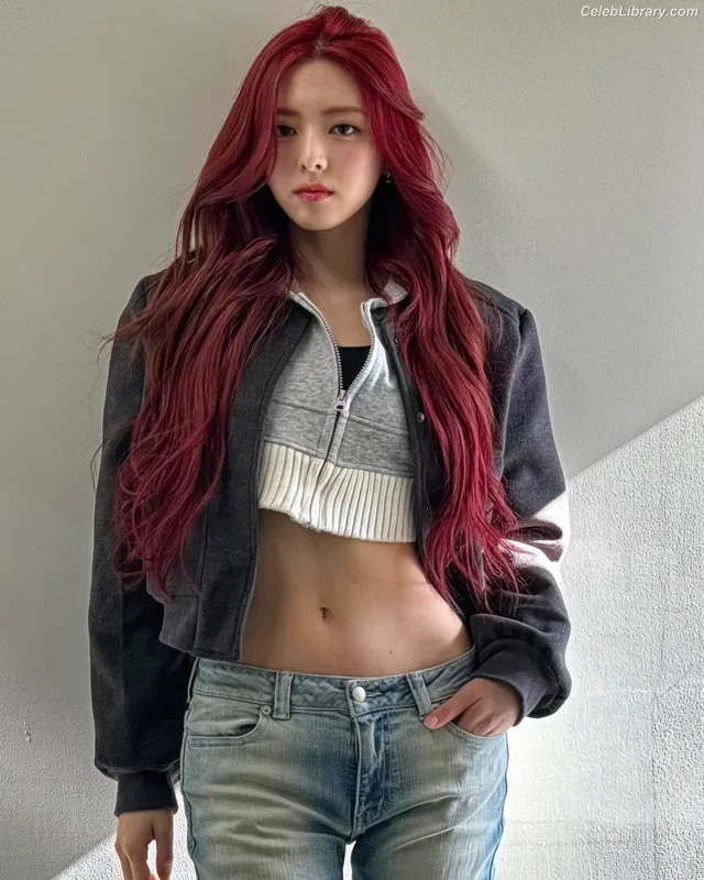 Yuna - ITZY (유나, Shin Yu Na) photo 17 of 1698
