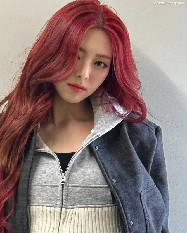 Yuna - ITZY (유나, Shin Yu Na) photo 18 of 1698