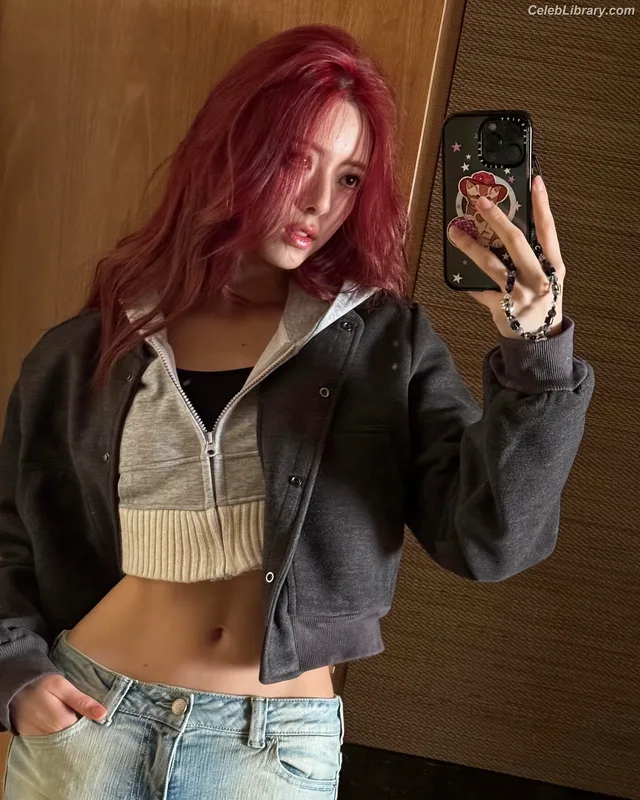Yuna - ITZY (유나, Shin Yu Na) photo 20 of 1698