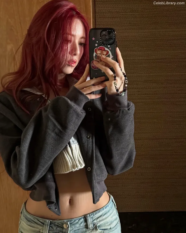 Yuna - ITZY (유나, Shin Yu Na) photo 21 of 1698