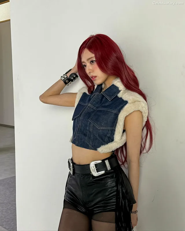 Yuna - ITZY (유나, Shin Yu Na) photo 24 of 1698