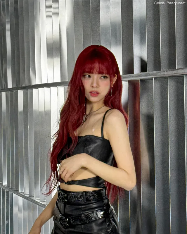 Yuna - ITZY (유나, Shin Yu Na) photo 2 of 1698