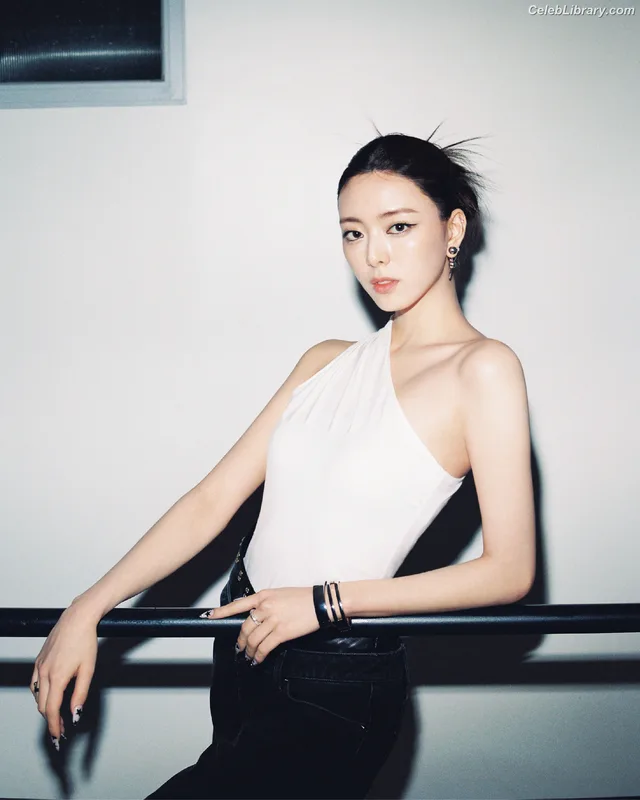 Yuna - ITZY (유나, Shin Yu Na) photo 6 of 1698