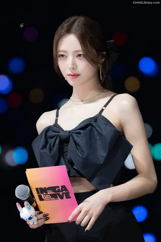 Yuna - ITZY (유나, Shin Yu Na) photo 8 of 1698