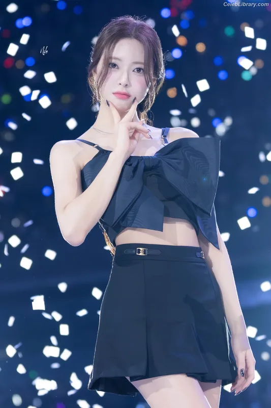 Yuna - ITZY (유나, Shin Yu Na) photo 10 of 1698