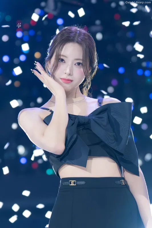 Yuna - ITZY (유나, Shin Yu Na) photo 11 of 1698