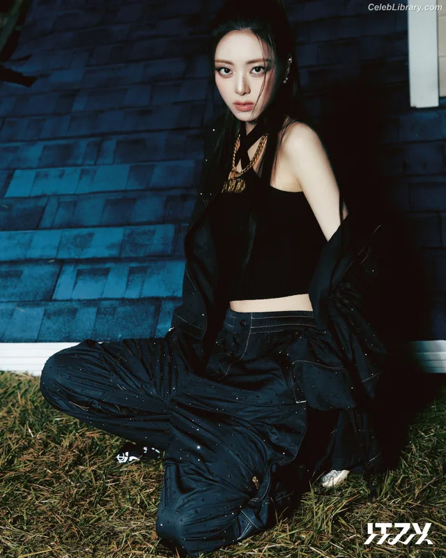 Yuna - ITZY (유나, Shin Yu Na) photo 16 of 1698