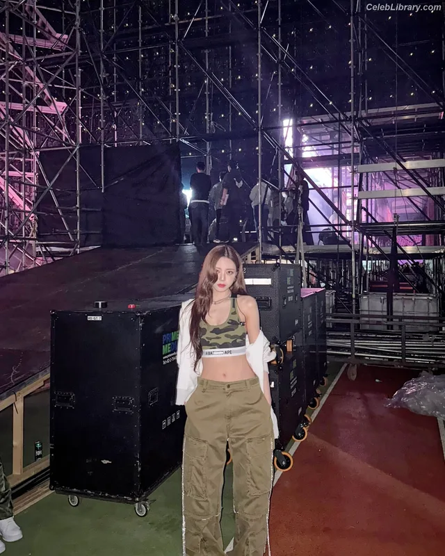 Yuna - ITZY (유나, Shin Yu Na) photo 1 of 1698