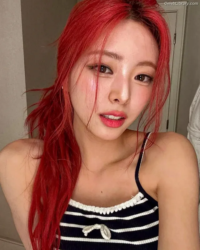 Yuna - ITZY (유나, Shin Yu Na) photo 10 of 1698