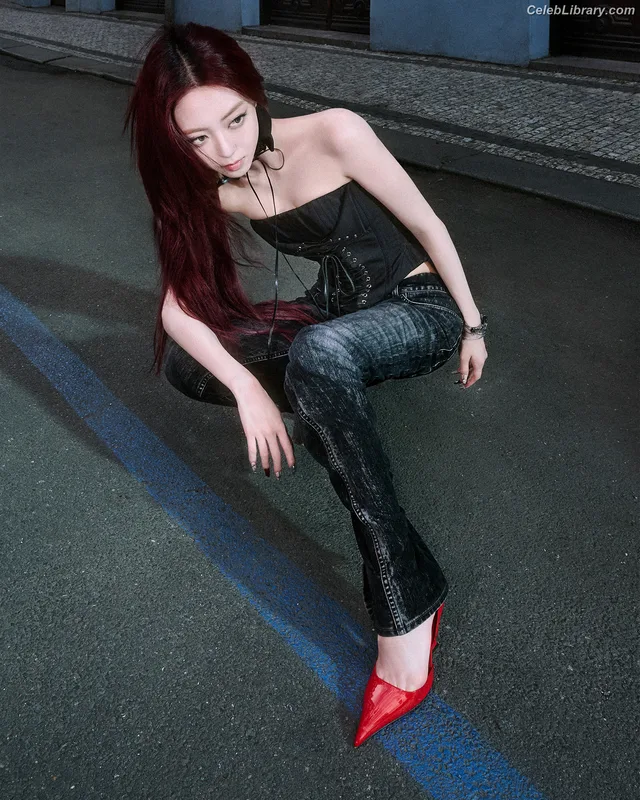 Yuna - ITZY (유나, Shin Yu Na) photo 19 of 1698