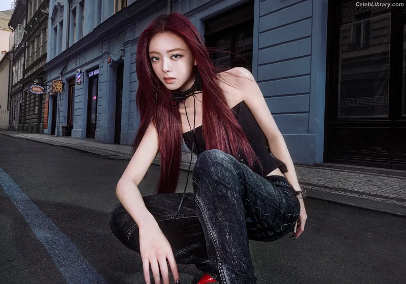 Yuna - ITZY (유나, Shin Yu Na) photo 21 of 1698