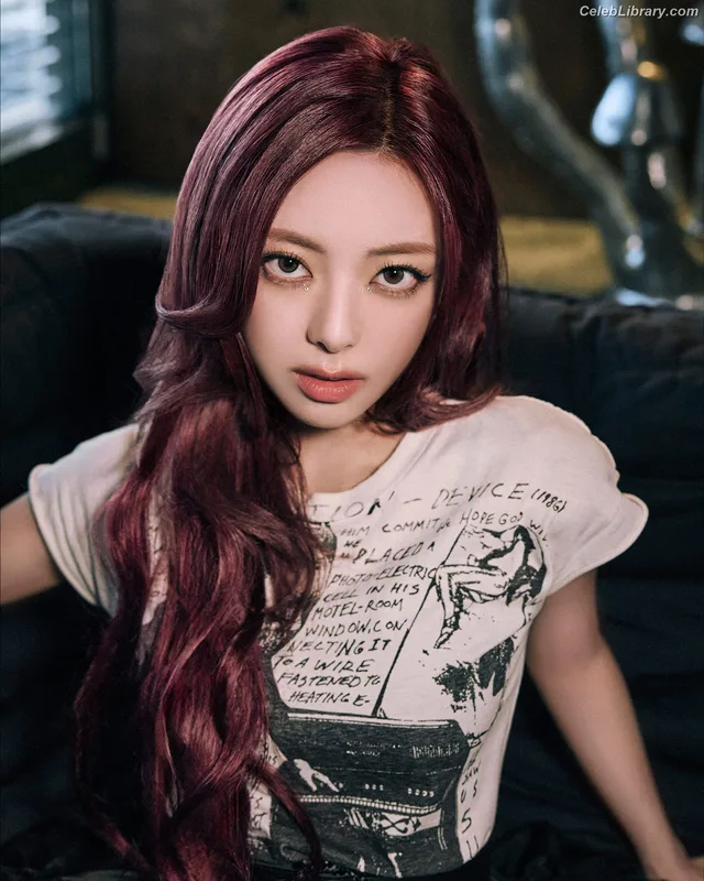 Yuna - ITZY (유나, Shin Yu Na) photo 23 of 1698