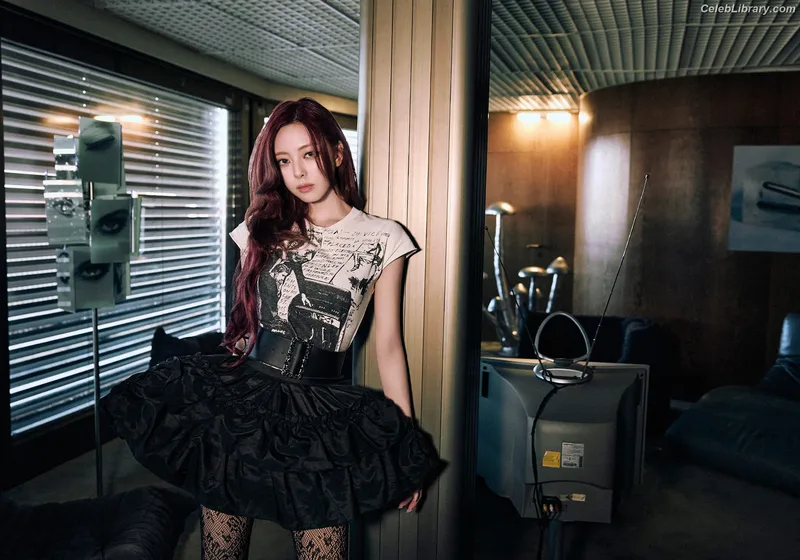 Yuna - ITZY (유나, Shin Yu Na) photo 1 of 1698