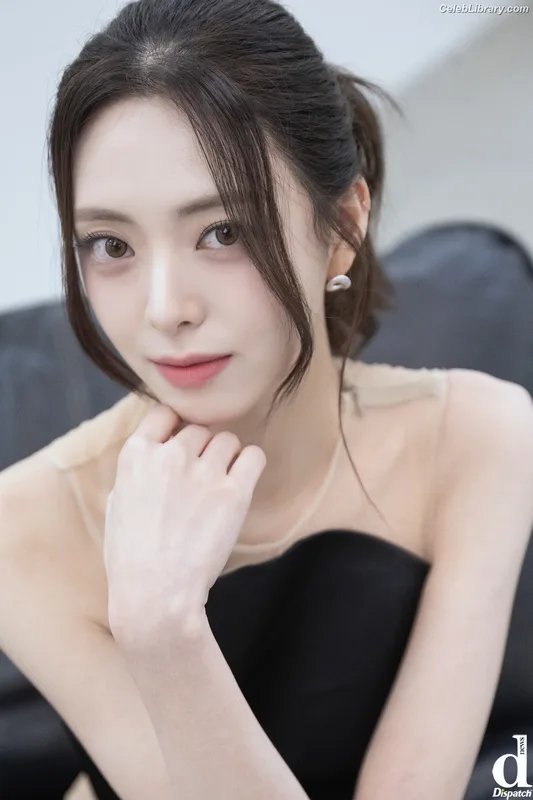 Yuna - ITZY (유나, Shin Yu Na) photo 10 of 1698
