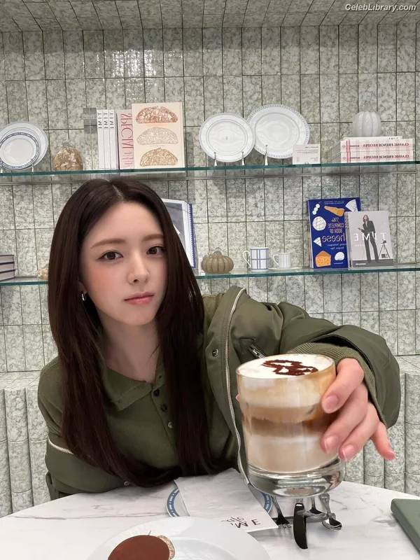 Yuna - ITZY (유나, Shin Yu Na) photo 18 of 1698