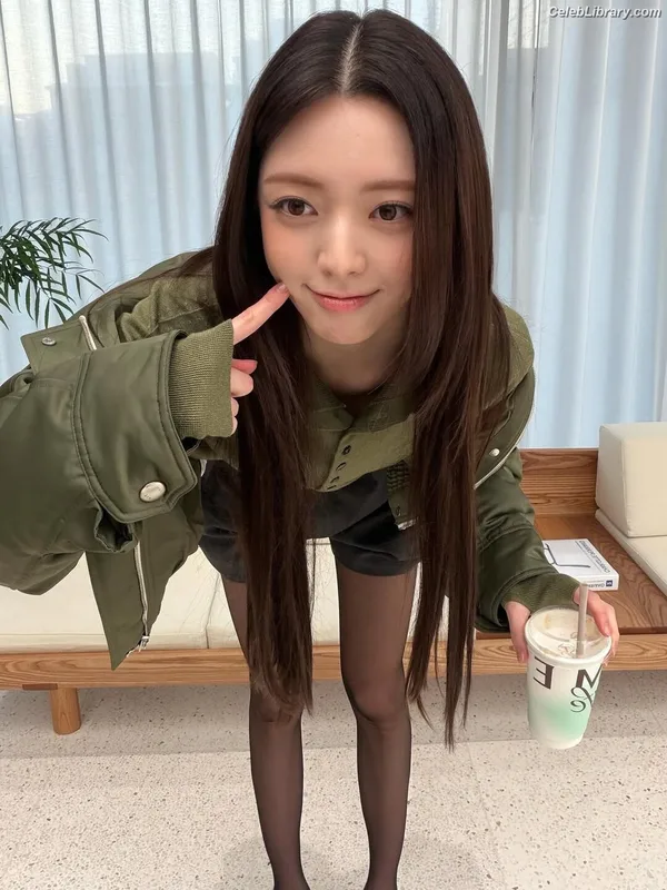 Yuna - ITZY (유나, Shin Yu Na) photo 5 of 1698