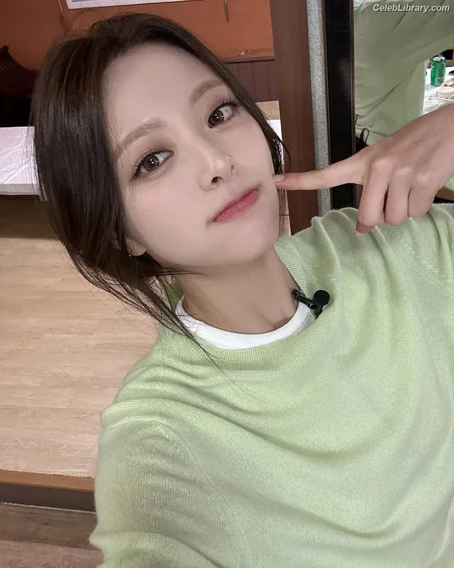 Yuna - ITZY (유나, Shin Yu Na) photo 13 of 1698