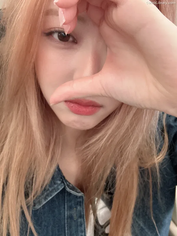 Yuna - ITZY (유나, Shin Yu Na) photo 19 of 1698