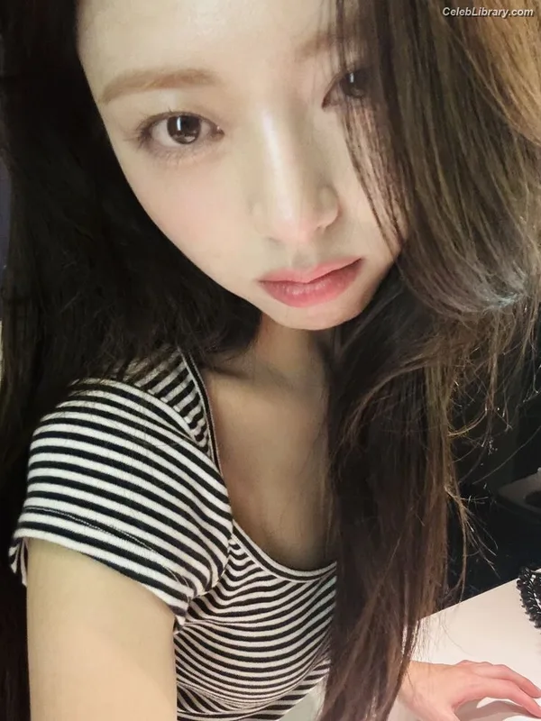 Yuna - ITZY (유나, Shin Yu Na) photo 20 of 1698