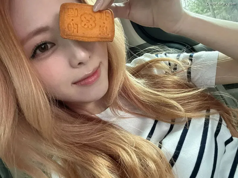 Yuna - ITZY (유나, Shin Yu Na) photo 21 of 1698