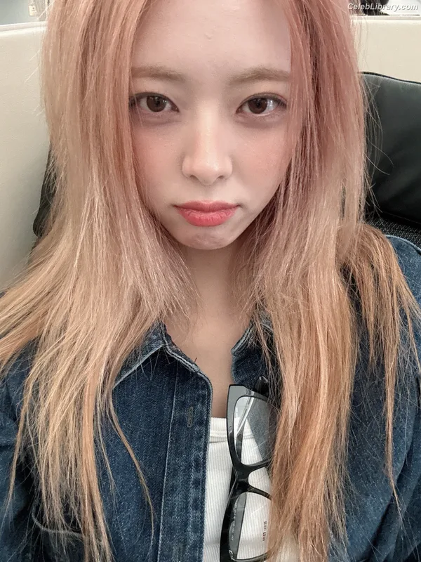 Yuna - ITZY (유나, Shin Yu Na) photo 23 of 1698