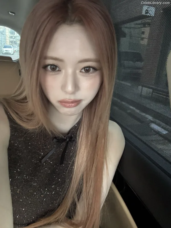 Yuna - ITZY (유나, Shin Yu Na) photo 7 of 1698