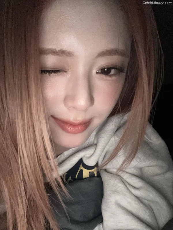 Yuna - ITZY (유나, Shin Yu Na) photo 8 of 1698