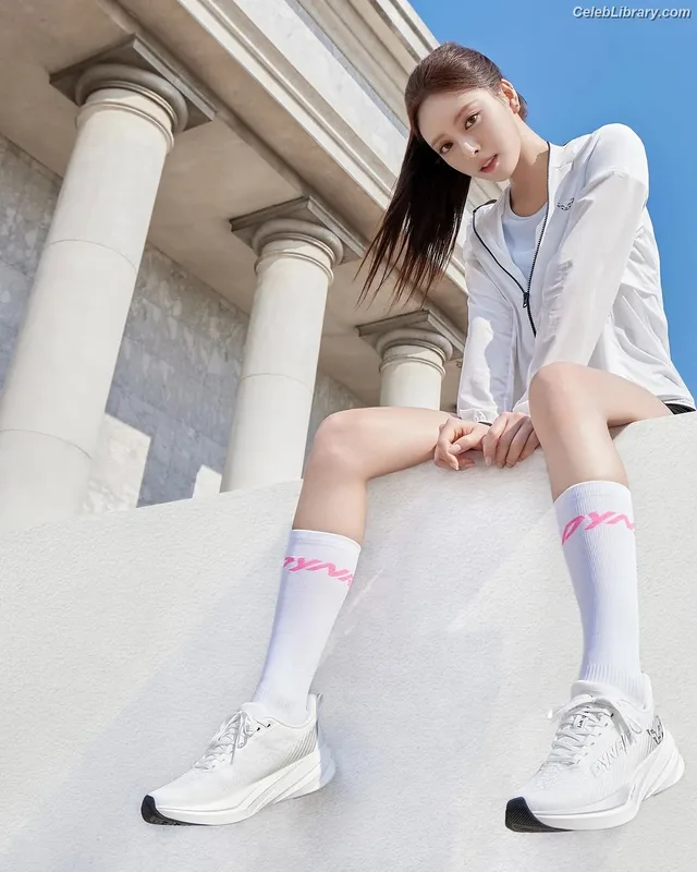 Yuna - ITZY (유나, Shin Yu Na) photo 9 of 1698
