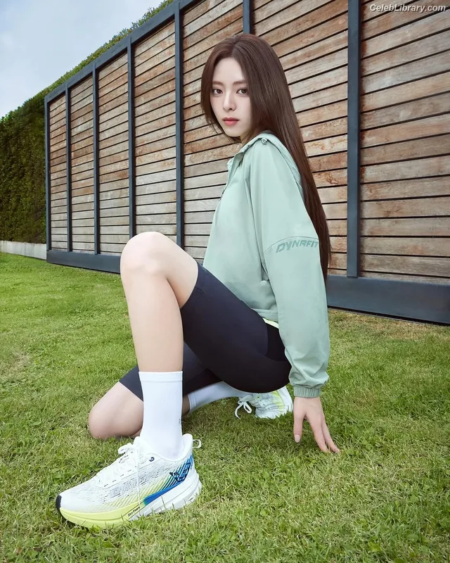 Yuna - ITZY (유나, Shin Yu Na) photo 13 of 1698