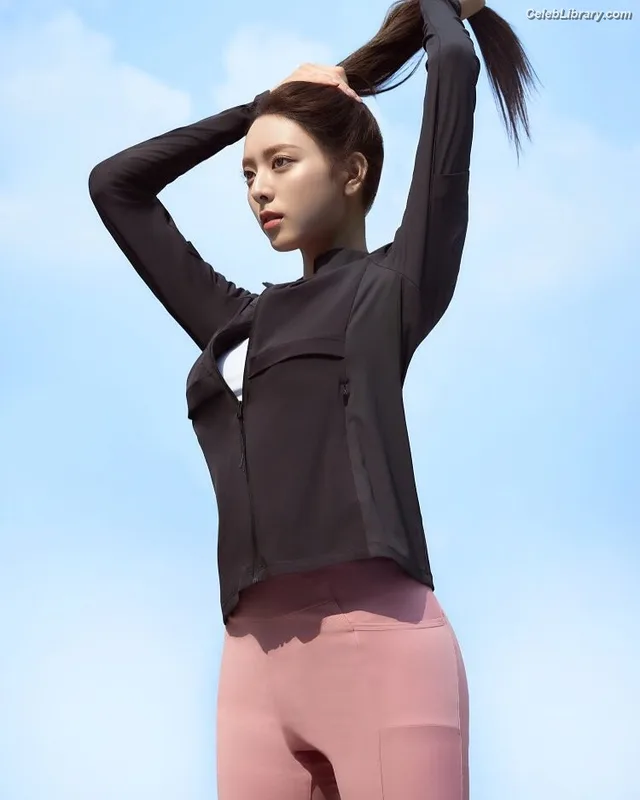 Yuna - ITZY (유나, Shin Yu Na) photo 15 of 1698