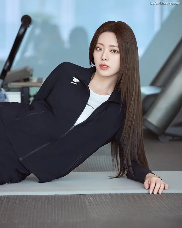 Yuna - ITZY (유나, Shin Yu Na) photo 19 of 1698