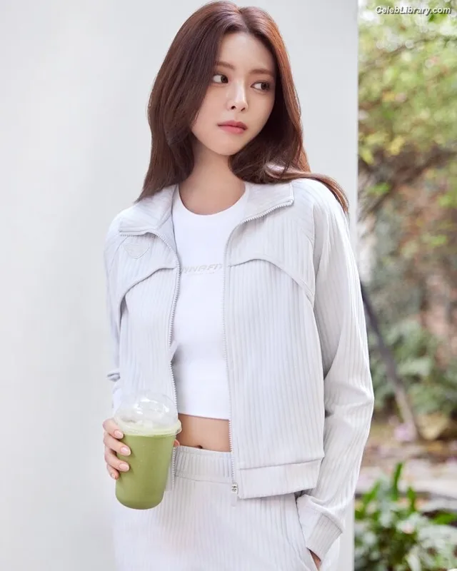 Yuna - ITZY (유나, Shin Yu Na) photo 20 of 1698