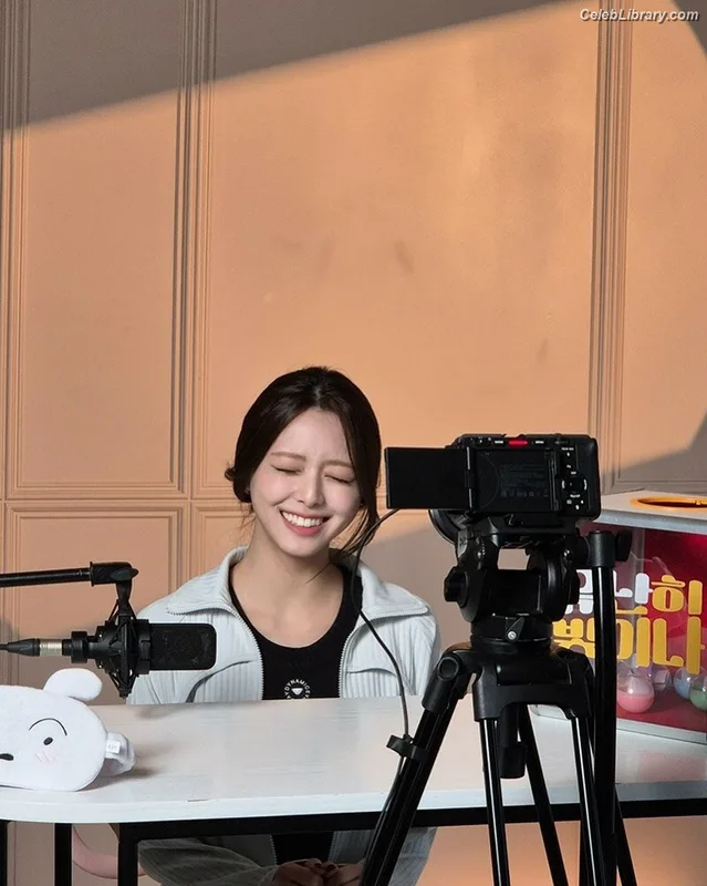 Yuna - ITZY (유나, Shin Yu Na) photo 24 of 1698