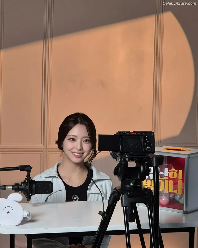 Yuna - ITZY (유나, Shin Yu Na) photo 1 of 1698