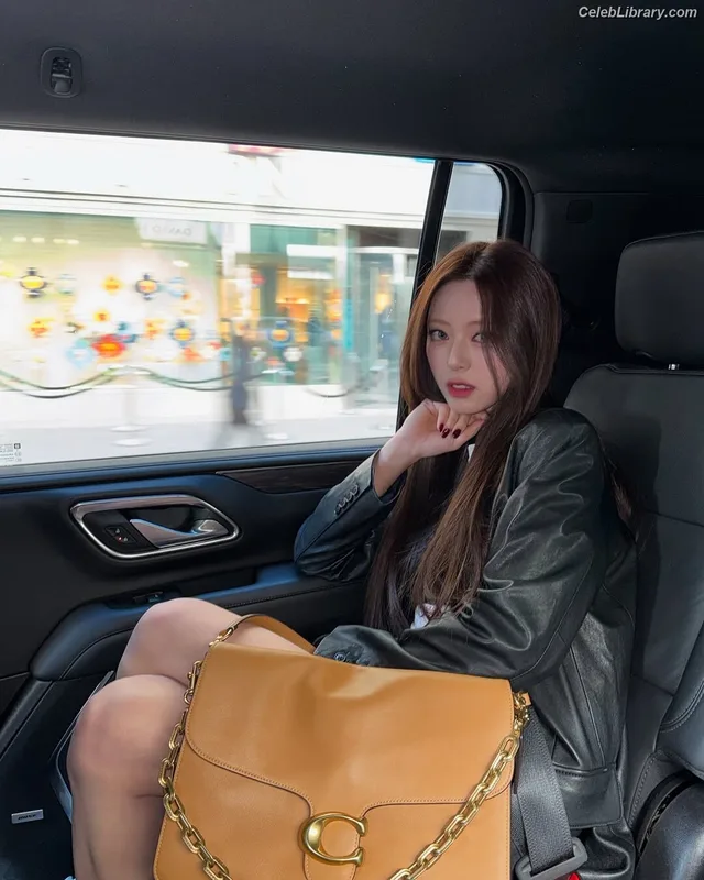Yuna - ITZY (유나, Shin Yu Na) photo 7 of 1698