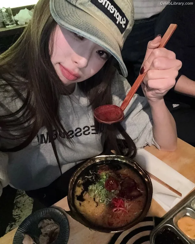 Yuna - ITZY (유나, Shin Yu Na) photo 14 of 1698