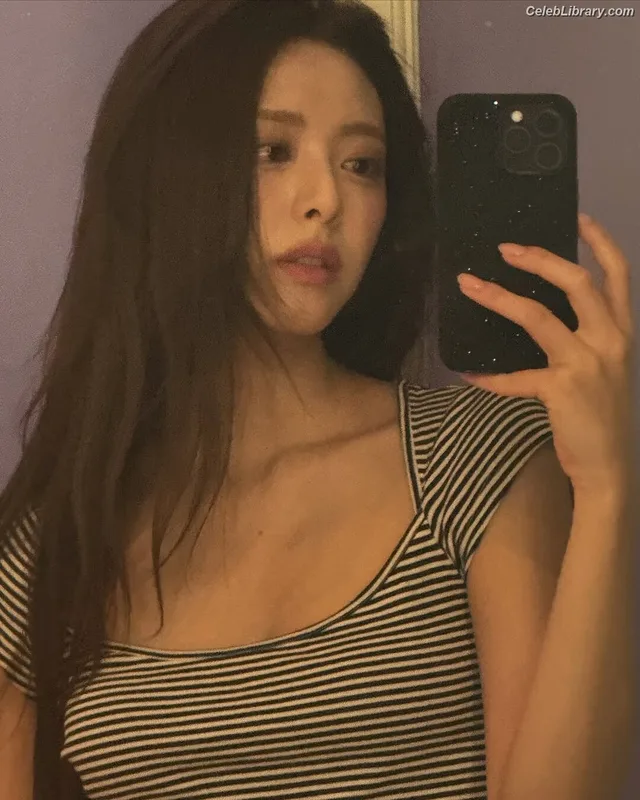 Yuna - ITZY (유나, Shin Yu Na) photo 23 of 1698