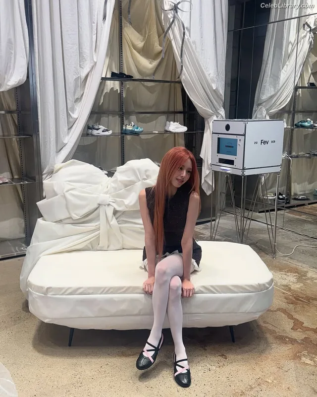 Yuna - ITZY (유나, Shin Yu Na) photo 7 of 1698