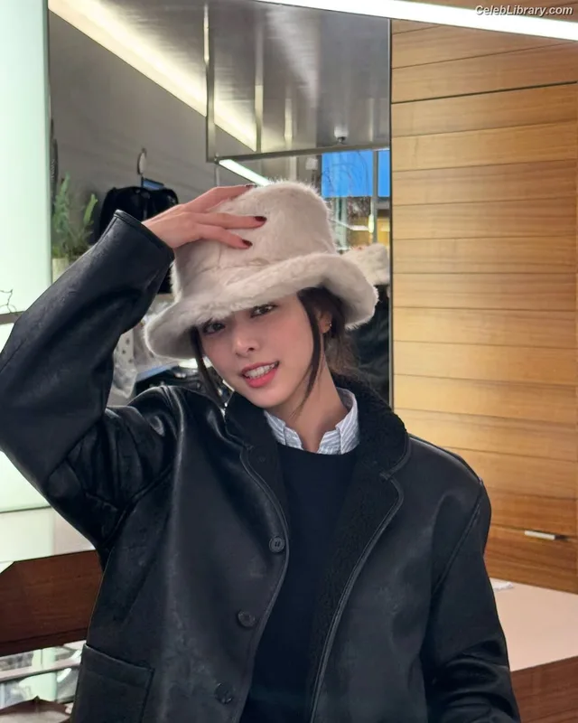 Yuna - ITZY (유나, Shin Yu Na) photo 22 of 1698